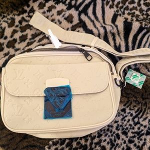Cream Lock Messenger Crossbody
